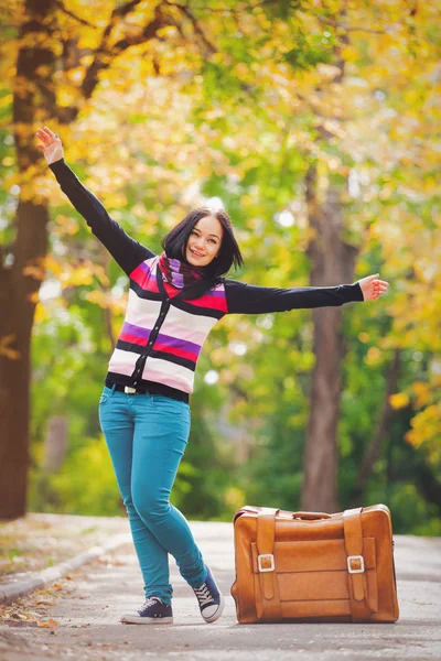 Young teen girt with suitcase in a park — Stock Photo, Image