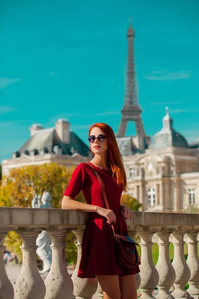 Young Redhead Woman Sunglasses Red Dress Resting Stairs Parisian Streets — Stock Photo, Image