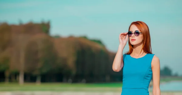 Young Redhead Girl Sunglasses Versailles Park Summertime — Stock Photo, Image