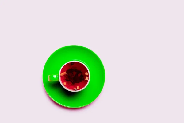 Chávena Verde Chá Vermelho Fundo Rosa — Fotografia de Stock