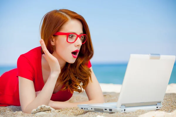 Young Redhead Girl Red Dress Computer Have Rest Summertime Sea — Stock Photo, Image