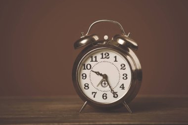 Ahşap masa, Vintage çalar-saat görünümü kapatın