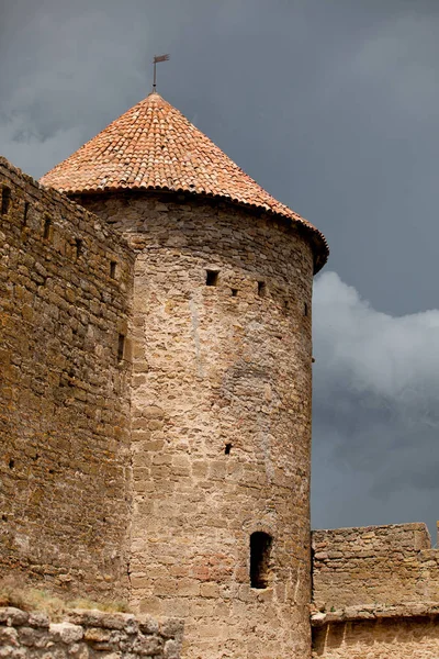 Torre Velha Castelo Parede Com Céu Fundo — Fotografia de Stock