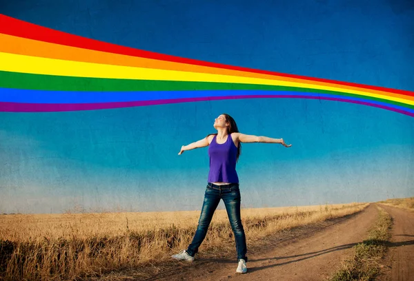 Menina Morena Feliz Arco Íris Fundo Campo Livre — Fotografia de Stock