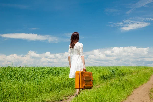 Belle Rousse Fille Avec Valise Champ Blé Saison Estivale — Photo