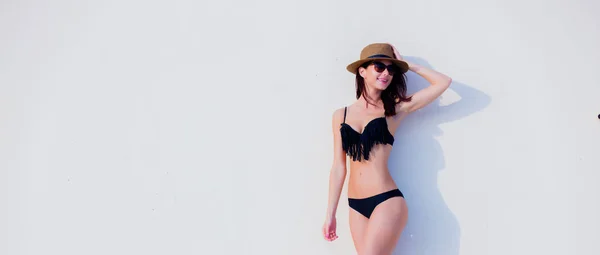 Beautiful girl in sunglasses, hat, black bikini — Stock Photo, Image