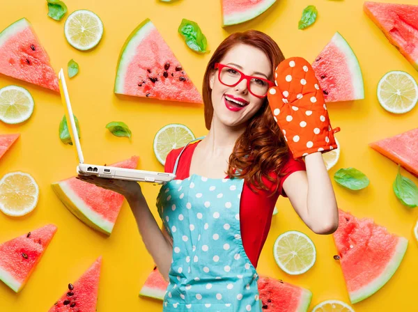 Young Housewife Computer Oven Gloves Watermelons Background — Stock Photo, Image