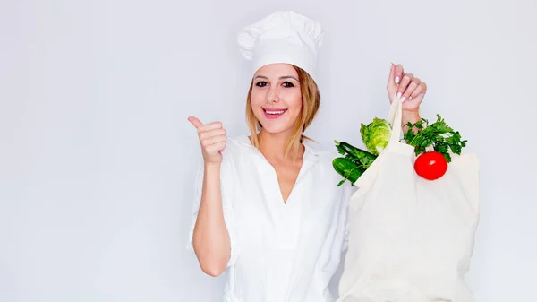 Tenencia femenina con diferentes verduras —  Fotos de Stock