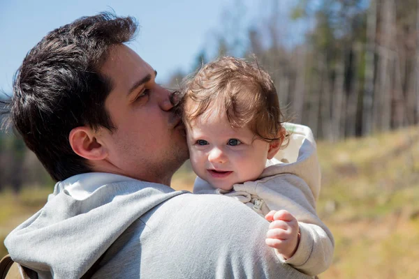 Young father and child have a fun at outdoor — Stock Photo, Image