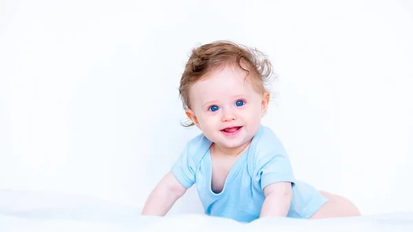 파란 눈을 가진 작은 아이 보 — 스톡 사진