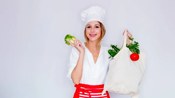 Exploração feminina com diferentes produtos hortícolas — Fotografia de Stock