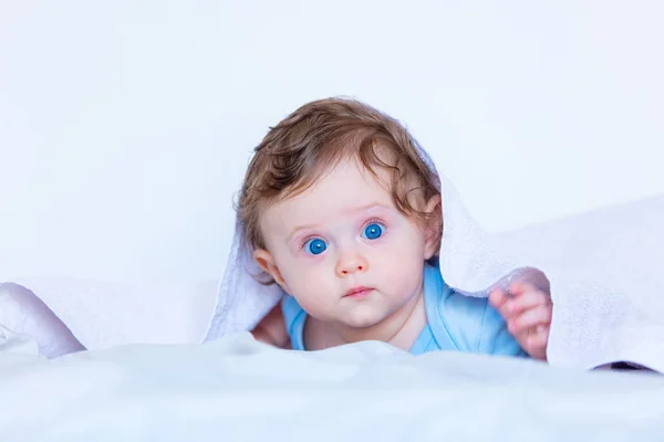 Menino com olhos azuis — Fotografia de Stock