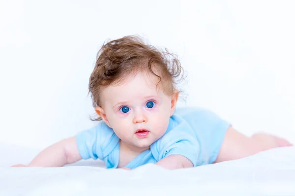 Dítě chlapec s modrýma očima — Stock fotografie