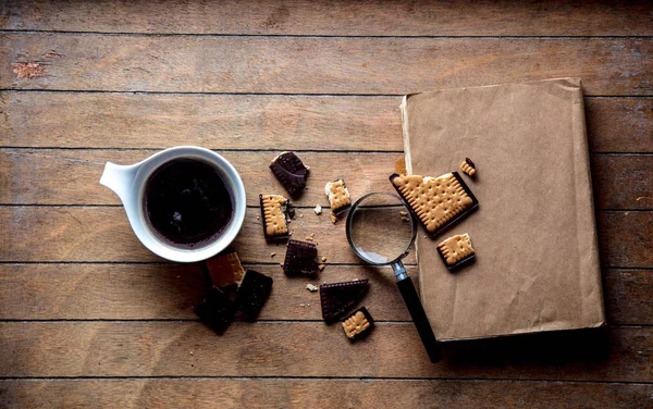 White cup with coffee and books, cookie — Stock Photo, Image