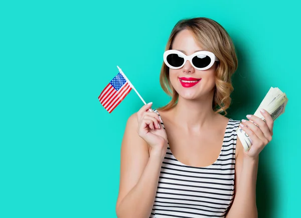 Chica Joven Con Dinero Bandera Los Estados Unidos Sobre Fondo —  Fotos de Stock