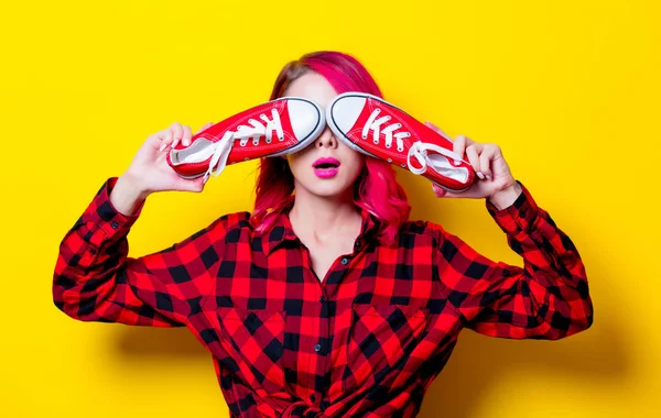 Menina Cabelo Rosa Nova Camisa Tartan Vermelho Gumshoes Retrato Isolado — Fotografia de Stock