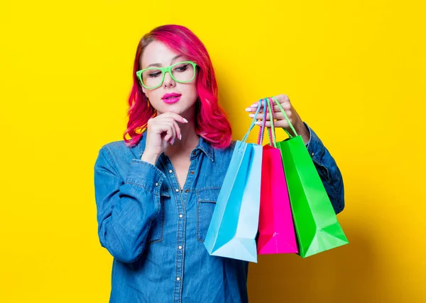 Young Pink Hair Girl Blue Shirt Green Glasses Holding Colored — Stock Photo, Image