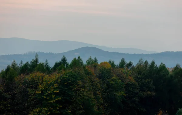 Vista sulle montagne di Beskids al tramonto — Foto Stock