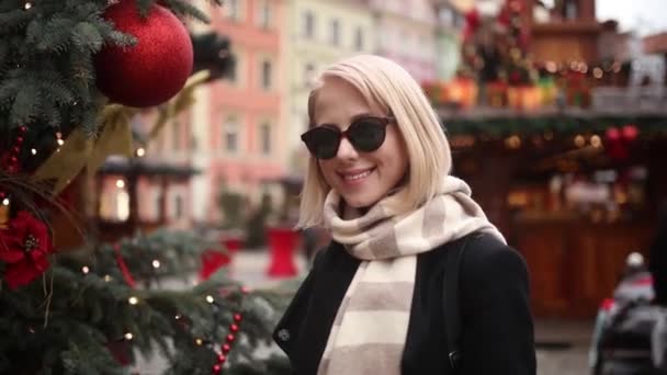 Style young girl in scarf at Christmas market in Wroclaw, Poland — Stock Footage Style Young Girl Scarf Christmas Market Wroclaw Poland Video Clip