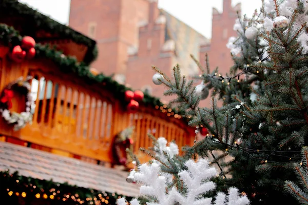 Deocração de árvore de Natal, bugigangas no mercado em Wroclaw, Polônia — Fotografia de Stock