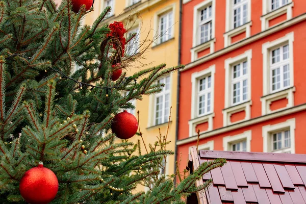 Deocração de árvore de Natal, bugigangas no mercado em Wroclaw, Polônia — Fotografia de Stock