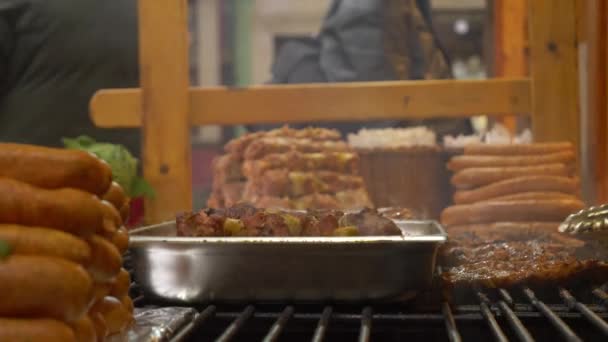 Traditioneel Vlees Rook Kerstmarkt Wroclaw Polen — Stockvideo