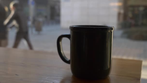 Zijaanzicht Zwarte Kop Koffie Een Talbe Een Cafe — Stockvideo