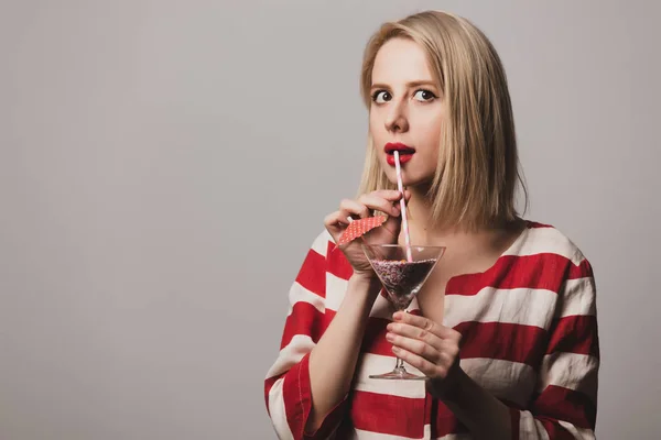 Woman Holds Cocktail Sweets Hand Grey Background — Stock Photo, Image