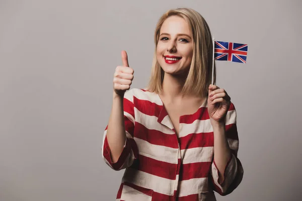 Блаженна Дівчина Тримає Британський Прапор Сірому Фоні — стокове фото