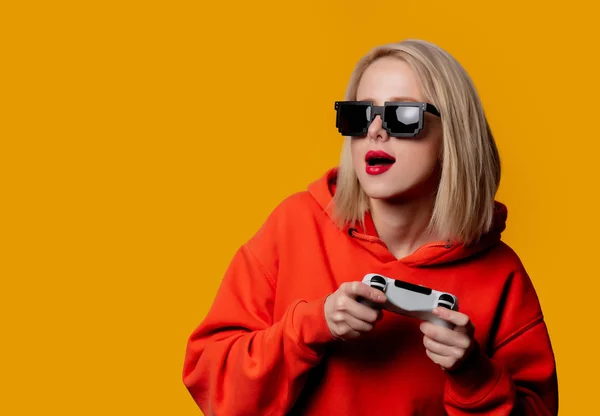 Girl in sunglasses keen plays with a joystick — Stock Photo, Image