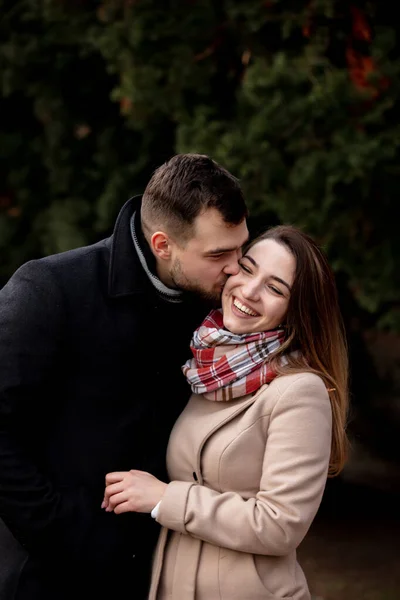 Wroclaw Polonya Şehir Caddesinde Genç Beyaz Bir Çift — Stok fotoğraf