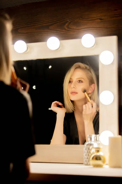 Beautiful Blonde Woman Brush Makeup Mirror — Stock Photo, Image