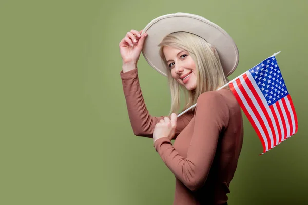 Beautiful cowgirl in a hat with United States of America flag — Stock Photo, Image
