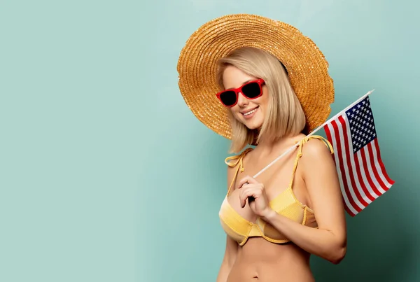 Beautiful blonde woman in bikini with flag of USA — Stock Photo, Image