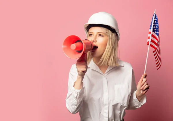 Woman in white shirt and helmet holds loudpeaker and USA flag — Stock Photo, Image