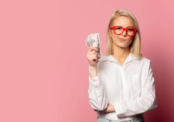 Beautiful blonde woman in glasses with dollars cash — ストック写真