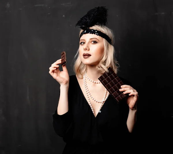 Beautiful Blonde Woman Twenties Years Clothes Chocolate Slice Dark Background — Stock Photo, Image