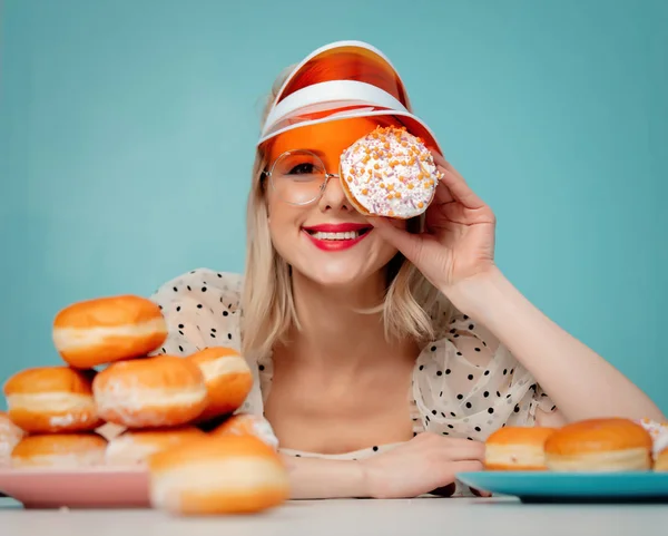 Beautiful Woman 90S Clothes Donuts — 스톡 사진