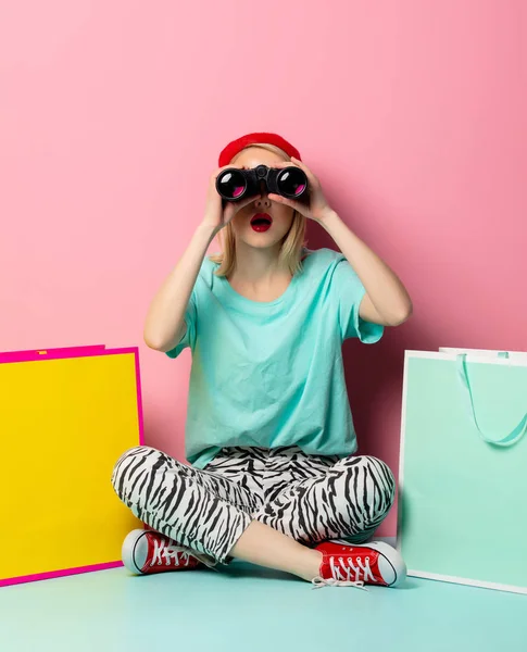 Style woman with shopping bags and binoculars — Stock Photo, Image