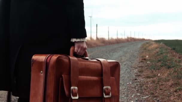 야외에서 가방을 스타일 — 비디오