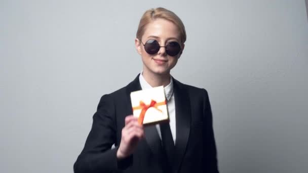 Smiling Businesswoman Classic Business Suit Sunglasses Gives Gift — Stock Video