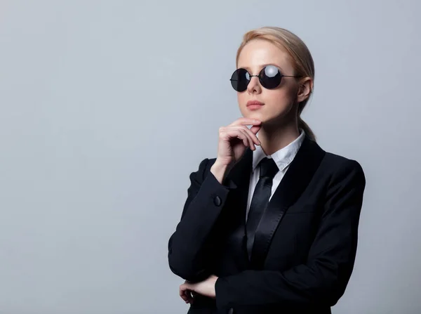 Mujer Negocios Estilo Traje Negocios Negro Clásico Gafas Sol —  Fotos de Stock