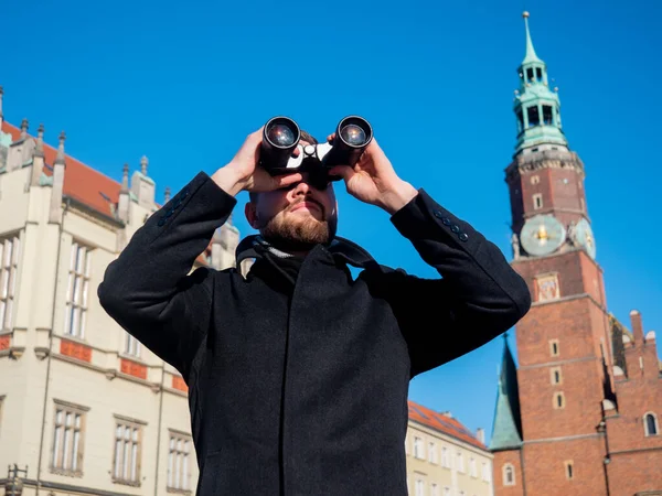 폴란드의 거리에서 쌍안경을 — 스톡 사진