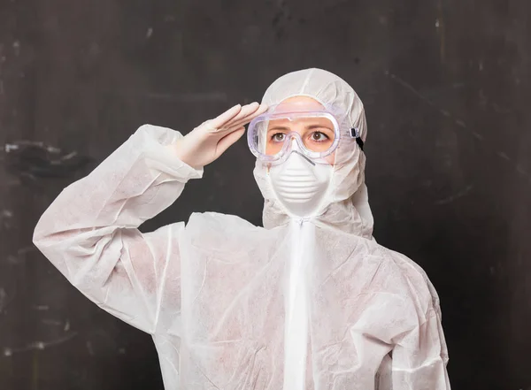 Kvindelig Læge Beskyttelsesdragt Briller Med Maske - Stock-foto