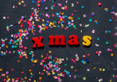 Masada X-mas mektupları ve konfeti var. 