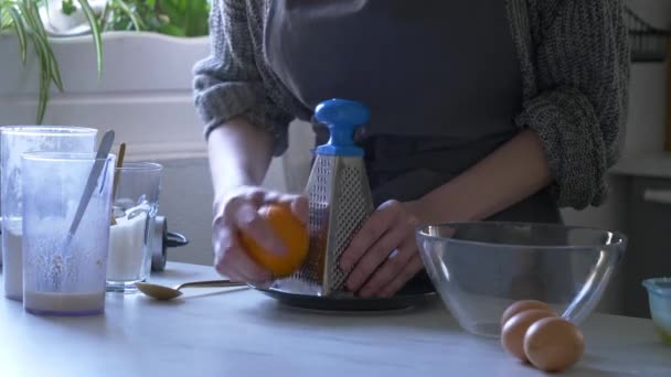 Femme Cuisine Dans Cuisine Maison — Video