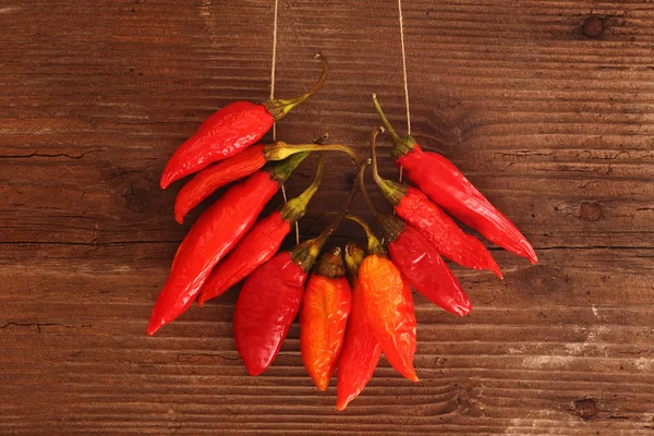 Secagem pimentas vermelhas — Fotografia de Stock