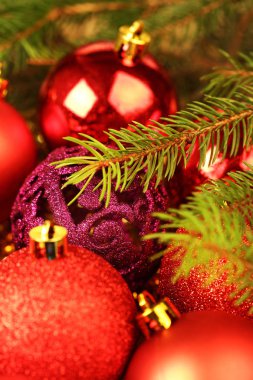 Kızıl Noel baloları
