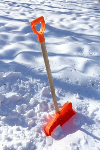 A snow shovel — Stock Photo, Image