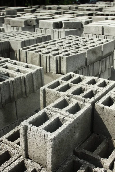 Briques de béton empilées — Photo